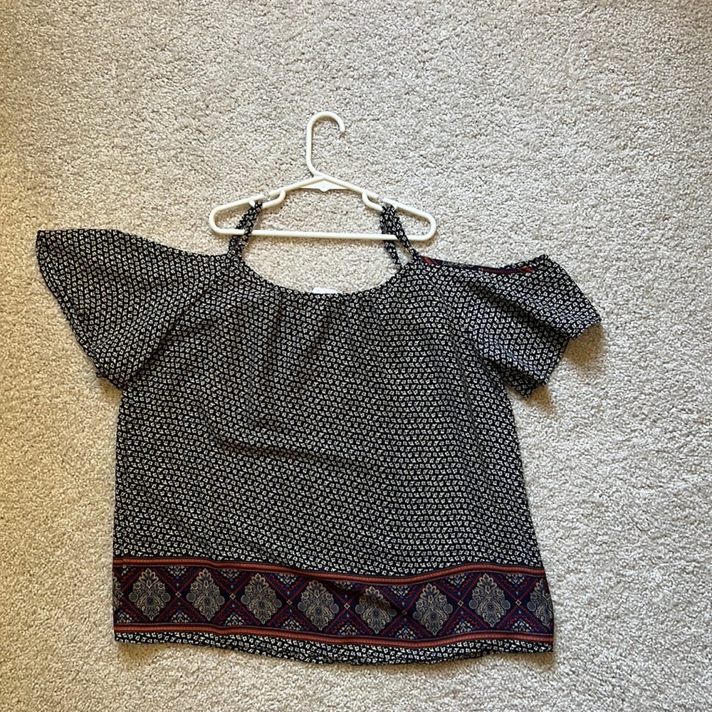 Off the shoulder pattern top. Size medium